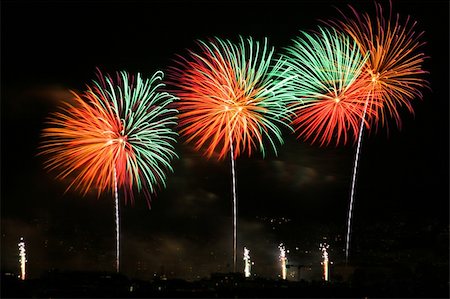 simsearch:400-06736432,k - Colorful fireworks display. Foto de stock - Royalty-Free Super Valor e Assinatura, Número: 400-04063811