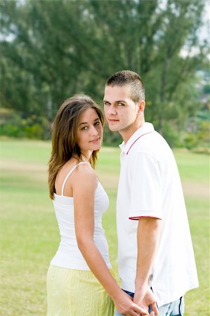simsearch:400-04549295,k - beautiful young couple holding hands outdoors Foto de stock - Royalty-Free Super Valor e Assinatura, Número: 400-04075267