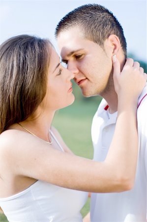 simsearch:400-04549295,k - young couple kissing Foto de stock - Royalty-Free Super Valor e Assinatura, Número: 400-04075263
