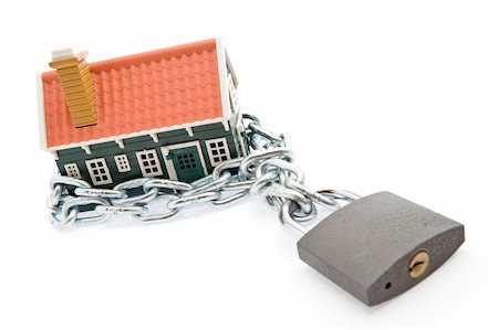 simsearch:632-05553873,k - House in chains locked with padlock - mortgage and foreclosure concept Stockbilder - Microstock & Abonnement, Bildnummer: 400-04075294