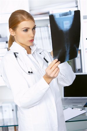 simsearch:400-04178933,k - Female doctor examining x-ray picture and is worried Stock Photo - Budget Royalty-Free & Subscription, Code: 400-04075510