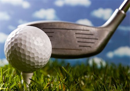 range shooting - Golf ball on tee in grass. Foto de stock - Super Valor sin royalties y Suscripción, Código: 400-04076655