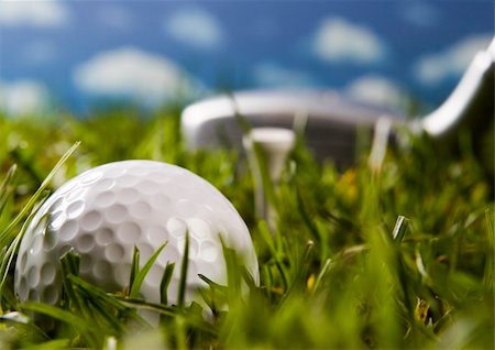 range shooting - Golf ball on tee in grass. Foto de stock - Super Valor sin royalties y Suscripción, Código: 400-04076656