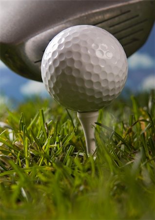 range shooting - Golf ball on tee in grass. Foto de stock - Super Valor sin royalties y Suscripción, Código: 400-04076657