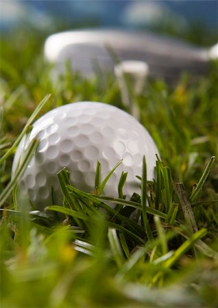 range shooting - Golf ball on tee in grass. Foto de stock - Super Valor sin royalties y Suscripción, Código: 400-04076659