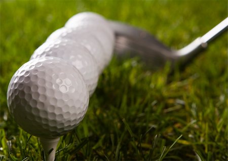 range shooting - Golf ball on tee in grass. Foto de stock - Super Valor sin royalties y Suscripción, Código: 400-04076663