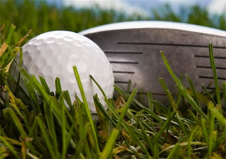 range shooting - Golf ball on tee in grass. Foto de stock - Super Valor sin royalties y Suscripción, Código: 400-04076671