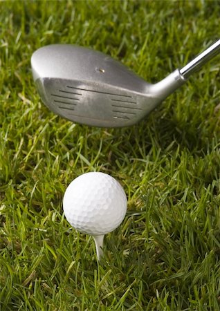range shooting - Golf ball on tee in grass. Foto de stock - Super Valor sin royalties y Suscripción, Código: 400-04076701