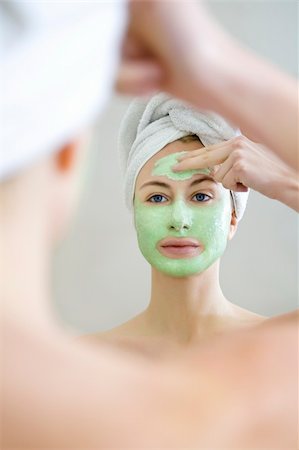 simsearch:400-04007612,k - Young woman applying green algae facial mask. Stock Photo - Budget Royalty-Free & Subscription, Code: 400-04079479