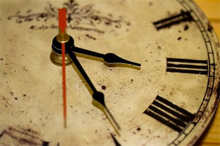 simsearch:700-03660005,k - an antique wall clock with roman digit Photographie de stock - Aubaine LD & Abonnement, Code: 400-04070716