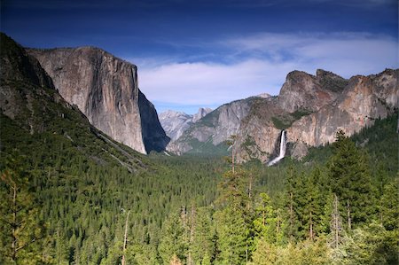 simsearch:400-05060774,k - Yosemite Valley from Tunnel View Fotografie stock - Microstock e Abbonamento, Codice: 400-04070895