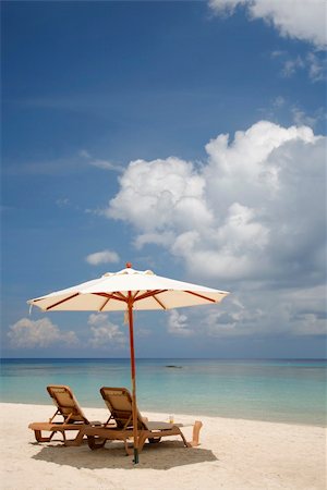 simsearch:400-04070917,k - Nice vacation picture with parasol on the beach Foto de stock - Super Valor sin royalties y Suscripción, Código: 400-04070915