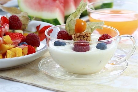 simsearch:400-08110674,k - Healthy breakfast or snack - yogurt with fruits Stockbilder - Microstock & Abonnement, Bildnummer: 400-04071082