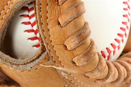 A Baseball glove with ball macro Photographie de stock - Aubaine LD & Abonnement, Code: 400-04072287