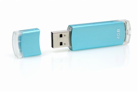 simsearch:400-05919397,k - Usb flash drive with reflection in isolated white background Fotografie stock - Microstock e Abbonamento, Codice: 400-04072904