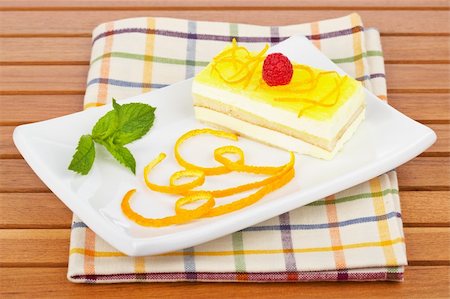 simsearch:400-05314546,k - Delicious lemon cake with soft shadow on white dish. Shallow depth of field Foto de stock - Super Valor sin royalties y Suscripción, Código: 400-04072978