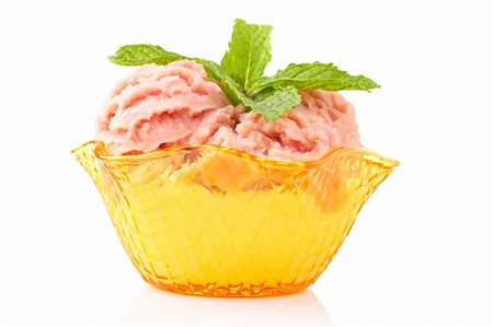 simsearch:400-04295237,k - Delicious raspberries ice cream in glass bowl reflected on white background. Shallow depth of field Stock Photo - Budget Royalty-Free & Subscription, Code: 400-04073141