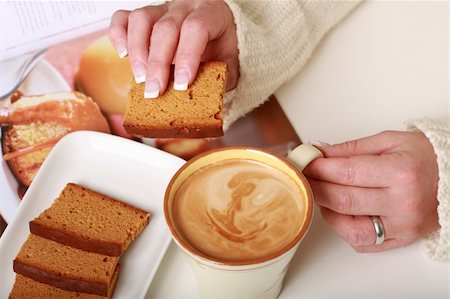 simsearch:400-05079087,k - Woman hands with cup of milf coffee with biscuit Fotografie stock - Microstock e Abbonamento, Codice: 400-04084864