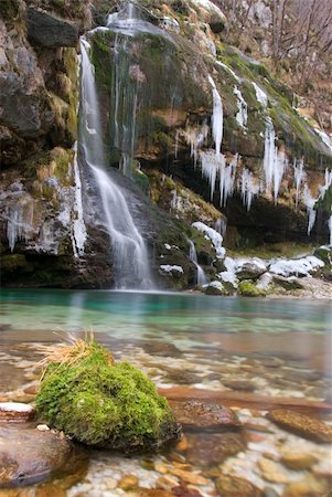 simsearch:625-02927359,k - Cold stream waterfall. Foto de stock - Super Valor sin royalties y Suscripción, Código: 400-04085392