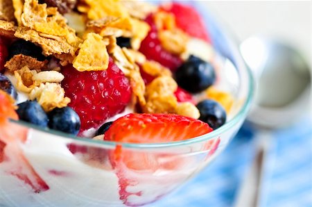 simsearch:400-04081024,k - Serving of yogurt with fresh berries and granola Stock Photo - Budget Royalty-Free & Subscription, Code: 400-04081025