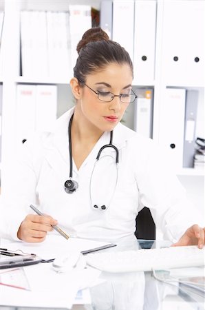 simsearch:400-04178933,k - Portrait of female doctor Stock Photo - Budget Royalty-Free & Subscription, Code: 400-04081208