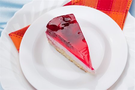 raspberry jelly - food series: fancy cake with red raspberry jelly Stock Photo - Budget Royalty-Free & Subscription, Code: 400-04081951