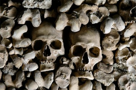 evora - Human skulls covering the walls of the Bones Chapel, Evora, Portugal Photographie de stock - Aubaine LD & Abonnement, Code: 400-04082489