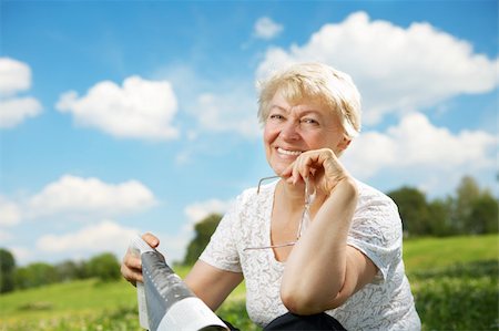 The elderly woman sits in a summer garden Stockbilder - Microstock & Abonnement, Bildnummer: 400-04082569