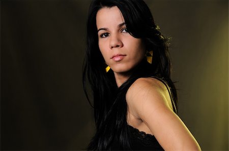 simsearch:400-04226274,k - Portrait of young beautiful hispanic girl posing Foto de stock - Super Valor sin royalties y Suscripción, Código: 400-04082774