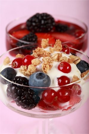 simsearch:400-03993668,k - Three yogurts in the glass with fruits and cereal Foto de stock - Super Valor sin royalties y Suscripción, Código: 400-04082989