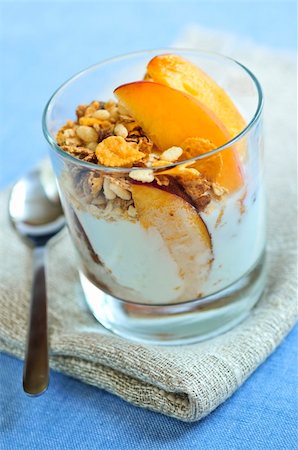 simsearch:400-04081024,k - Serving of yogurt with fresh peaches and granola Stock Photo - Budget Royalty-Free & Subscription, Code: 400-04083755