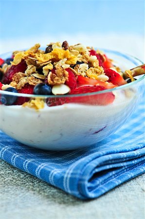 simsearch:400-04081024,k - Serving of yogurt with fresh berries and granola Stock Photo - Budget Royalty-Free & Subscription, Code: 400-04083756