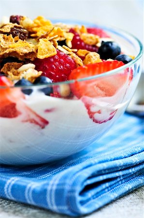 simsearch:400-04081024,k - Serving of yogurt with fresh berries and granola Stock Photo - Budget Royalty-Free & Subscription, Code: 400-04083758