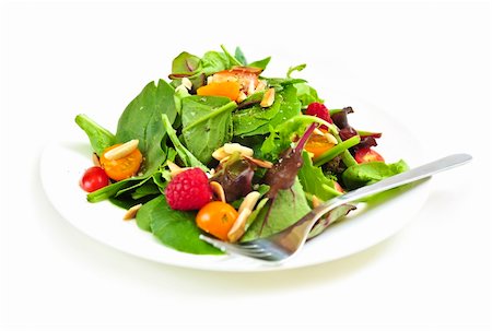spinach berry salad - Plate of fresh green salad isolated on white background Foto de stock - Super Valor sin royalties y Suscripción, Código: 400-04083775