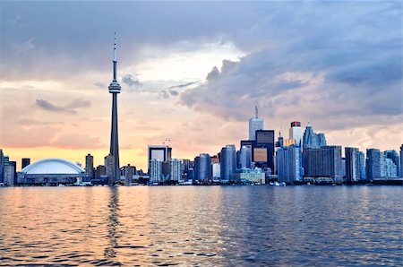 simsearch:400-07919398,k - Scenic view at Toronto city waterfront skyline at sunset Foto de stock - Super Valor sin royalties y Suscripción, Código: 400-04083829