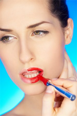 simsearch:400-05192072,k - Portrait of beautiful woman doing make up her lips Photographie de stock - Aubaine LD & Abonnement, Code: 400-04083904