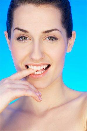 simsearch:400-09081321,k - Portrait of 20-25 years old beautiful woman on blue background Stock Photo - Budget Royalty-Free & Subscription, Code: 400-04083901