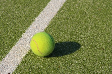 A tennis ball Stockbilder - Microstock & Abonnement, Bildnummer: 400-04094502