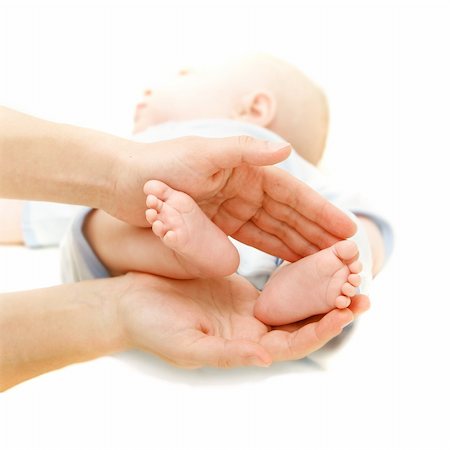 simsearch:400-08557256,k - baby's feet in parent's hands over white Foto de stock - Super Valor sin royalties y Suscripción, Código: 400-04095587