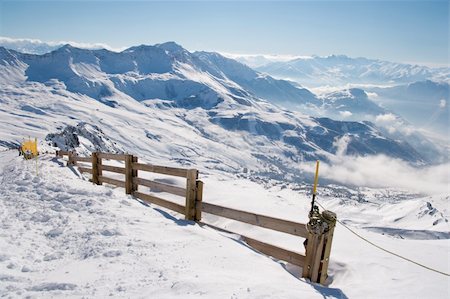 ski trail - Snow covered high mountain range Photographie de stock - Aubaine LD & Abonnement, Code: 400-04095869