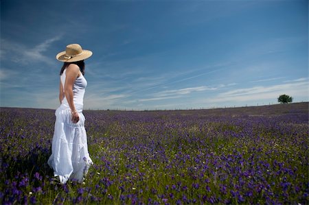 beautiful woman in white dress relaxing in the nature Stockbilder - Microstock & Abonnement, Bildnummer: 400-04097409