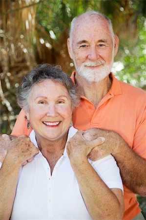 simsearch:400-04065020,k - Portrait of a happy senior couple in love. Foto de stock - Royalty-Free Super Valor e Assinatura, Número: 400-04097475