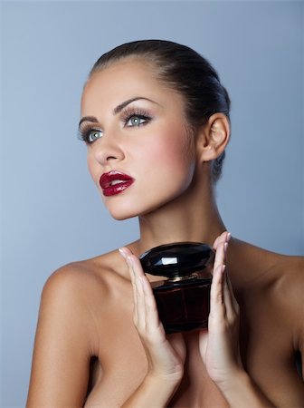 simsearch:400-04320148,k - Portrait of beautiful brunette and sexy woman with perfume Photographie de stock - Aubaine LD & Abonnement, Code: 400-04090547