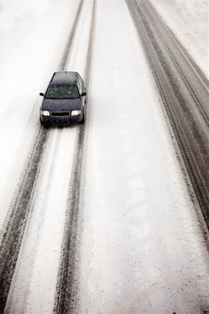 snow blizzards highway - A car travelling in a snow storm Stock Photo - Budget Royalty-Free & Subscription, Code: 400-04091116