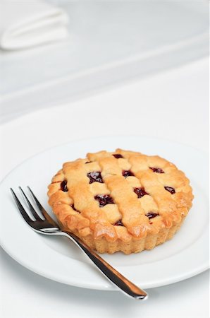 filling basket - small cherry pie on white saucer with fork Stock Photo - Budget Royalty-Free & Subscription, Code: 400-04091668