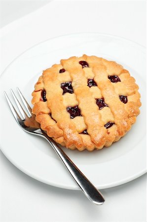 filling basket - small cherry pie on white saucer with fork Stock Photo - Budget Royalty-Free & Subscription, Code: 400-04091669