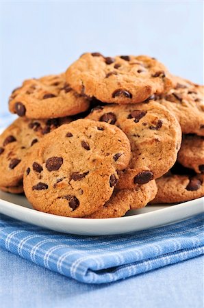 simsearch:400-04093610,k - Plate with big pile of chocolate chip cookies Stock Photo - Budget Royalty-Free & Subscription, Code: 400-04093614
