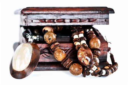 Beautiful handcrafted wooden box with aboriginal jewelry Photographie de stock - Aubaine LD & Abonnement, Code: 400-04093682