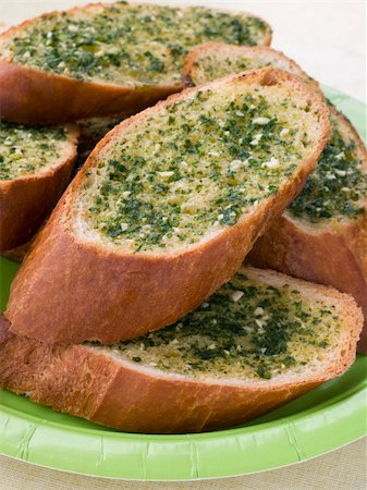 pane all'aglio - Plate Of Garlic Bread Fotografie stock - Microstock e Abbonamento, Codice: 400-04105923