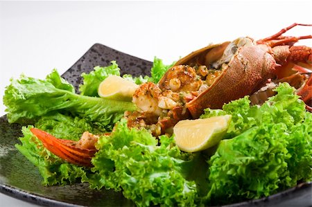 simsearch:614-06311815,k - cooked large lobster in a bowl with lettuce and lemon Stock Photo - Budget Royalty-Free & Subscription, Code: 400-04107916